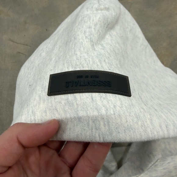 Fear of God Essentials SS22 'Light Oatmeal' Hoodie Size M - Picture 6 of 7